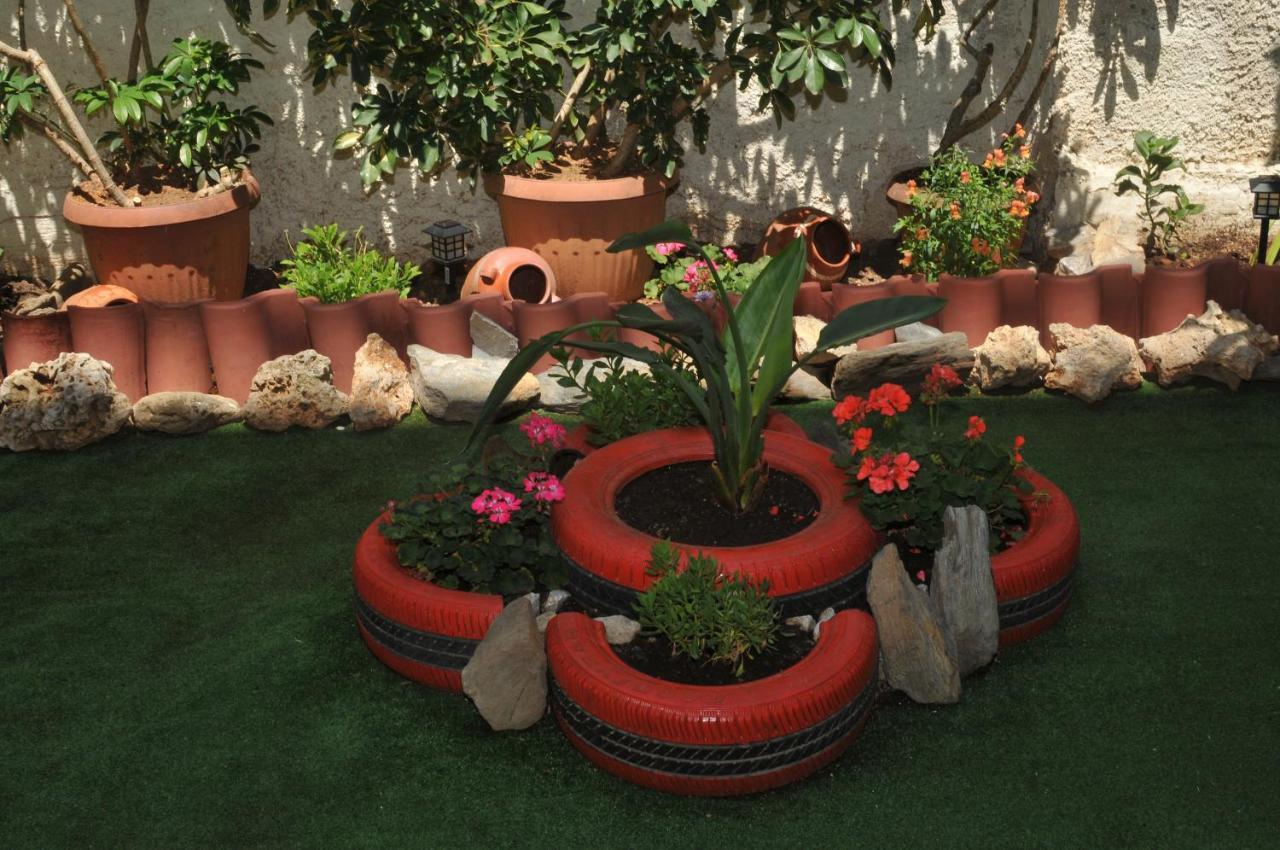 Demi'S Garden Near The Metro Of Athensアパートメント エクステリア 写真